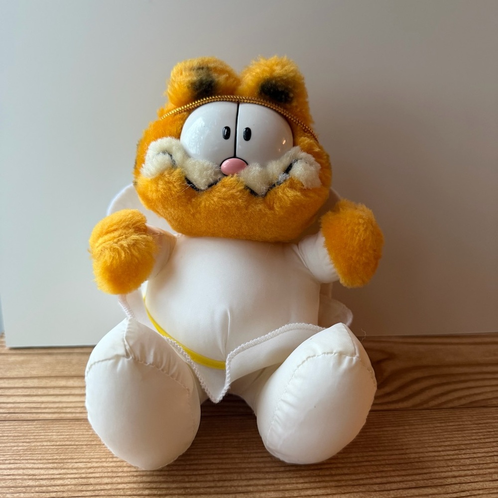 Vintage 1983 Angel Garfield Plush Toy